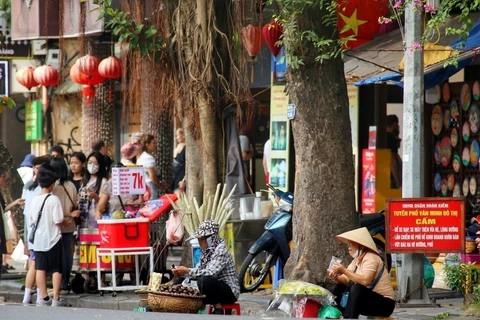 Hà Nội không chấp thuận tổ chức các sự kiện du lịch, thể thao, các sự kiện có tính chất quảng bá, quảng cáo, thương mại, ẩm thực trong không gian phố đi bộ khu vực Hồ Hoàn Kiếm. (Ảnh: Anh Tuấn/TTXVN)