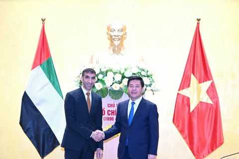 Bộ trưởng Bộ Công Thương Nguyễn Hồng Diên làm việc với ông Thani bin Ahmed Al Zeyoudi, Quốc vụ khanh phụ trách Thương mại Quốc tế, Bộ Kinh tế UAE. (Ảnh: PV/Vietnam+) 