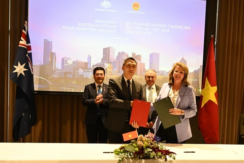 Bản ghi nhớ hợp tác giữa Cục Xúc tiến Thương mại Việt Nam và Cơ quan Thương mại và Đầu tư Australia được ký kết nhằm tăng cường hợp tác trong lĩnh vực xúc tiến thương mại, xúc tiến đầu tư giữa hai nước. (Ảnh: PV/Vietnam+)
