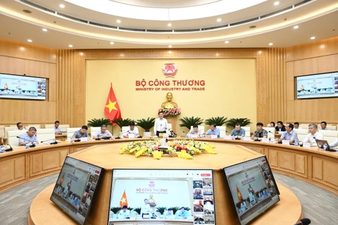 Bộ trưởng Nguyễn Hồng Diên chủ trì giao ban dự án đường dây 500 kV mạch 3. (Ảnh: Đức Duy/Vietnam+)