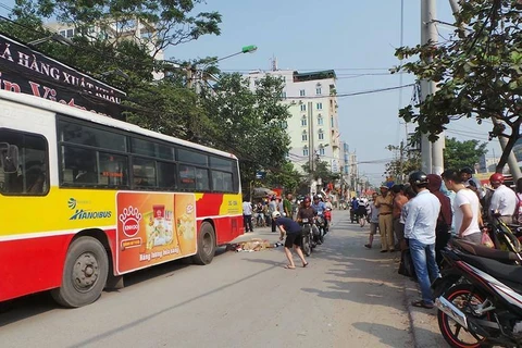 Hà Nội: Một nữ nhà báo tử vong do va chạm với xe buýt