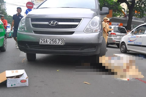 Hà Nội: Ôtô chạy ngược chiều gây tai nạn khiến 1 người tử vong