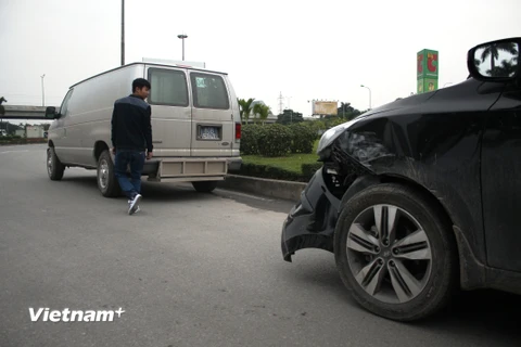 Xe chở phạm nhân gây tai nạn trên phố Trần Duy Hưng 