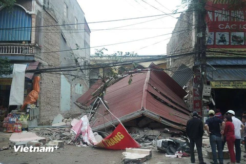 Cửa hàng giày dép 3 tầng bất ngờ đổ sập giữa thành phố Bắc Giang