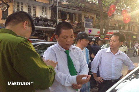 3 kiều nữ "hỗn chiến" với tài xế taxi ngay giữa trung tâm Hà Nội