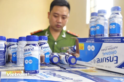 Hà Nội: Bắt giữ lô hàng 27.600 chai sữa Ensure không rõ nguồn gốc