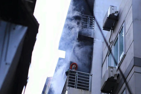 Căn nhà 5 tầng bị bà hỏa ghé thăm rạng sáng ngày cuối cùng của năm 2015. (Ảnh: Minh Sơn/Vietnam+)