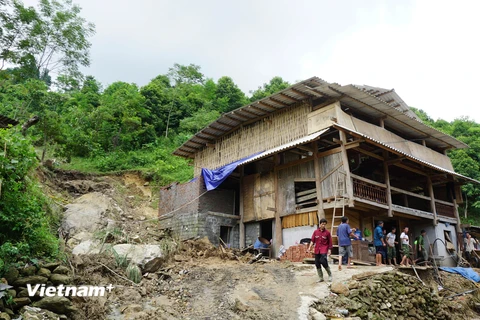 1.310 hộ dân ở Lào Cai đang trong vùng nguy hiểm do mưa lũ ảnh hưởng từ bão. (Ảnh: Võ Phương/Vietnam+)