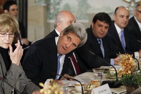 Ngoại trưởng Mỹ John Kerry trên bàn đàm phán về hòa bình Israel-Palestine. (Nguồn: Reuters) 
