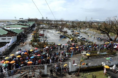Cảnh tàn phá tại Philippines sau siêu bão, ngày 10/11. (Ảnh: AFP/TTXVN)