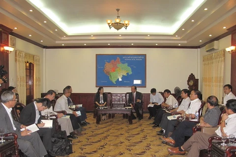 Lãnh đạo tỉnh Hà Nam tại một buổi làm việc với đoàn doanh nghiệp Nhật Bản. (Ảnh: Hoàng Nhương/TTXVN)