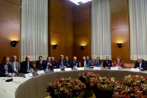 Các đại biểu tham giam cuộc đàm phán hạt nhân tại Palais des Nations ở thủ đô Geneva, Thụy Sĩ ngày 24/11. (Nguồn: THX/TTXVN)