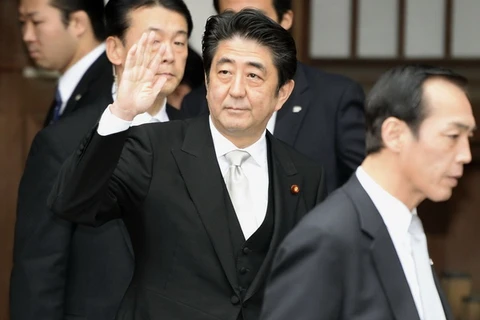 Thủ tướng Nhật khuyến khích các công ty tăng lương 