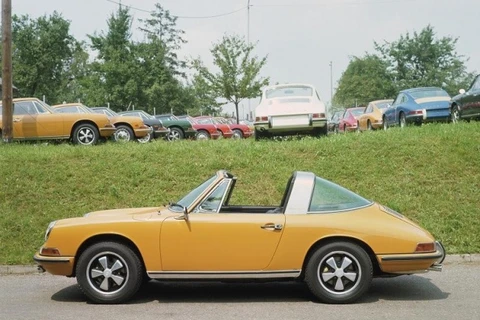 Nhiều người hy vọng mẫu 911 Targa sẽ giống với những hình ảnh về mẫu xe này bị rò rỉ hồi tháng trước. (Nguồn: digitaltrends.com)