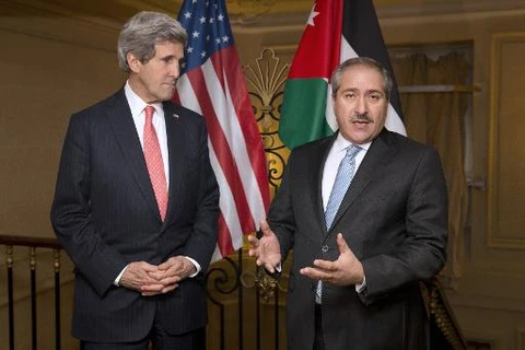 Ngoại trưởng Mỹ John Kerry (trái) và người đồng cấp Jordan Nasser Judeh. (Nguồn: AFP)