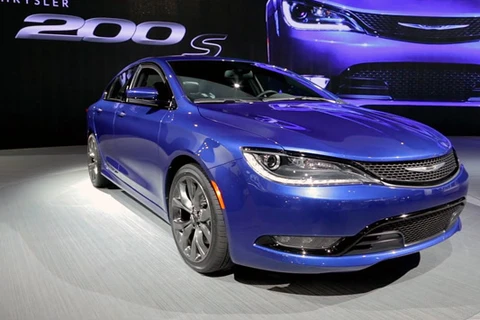 Mẫu Chrysler 200 đời 2015 không có phiên bản mui trần