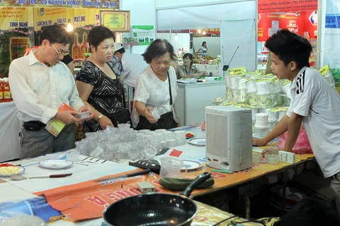 Một gian hàng tại Hội chợ “Doanh nghiệp vì người tiêu dùng” năm 2011. (Ảnh: Tuấn Anh/TTXVN)