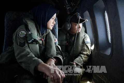 Lực lượng cứu hộ Malaysia tham gia chiến dịch tìm kiếm chiếc máy bay mất tích tại eo biển Malacca ngày 15/3. (Nguồn: AFP/TTXVN)