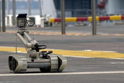 Robot PacBot có thể di chuyển với vận tốc 14 km/h trên mọi loại địa hình. (Nguồn: ubergizmo.com)