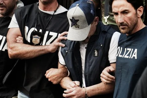 Cảnh sát Italy bắt giữ một trùm mafia hồi năm 2011. (Nguồn: AFP/TTXVN)