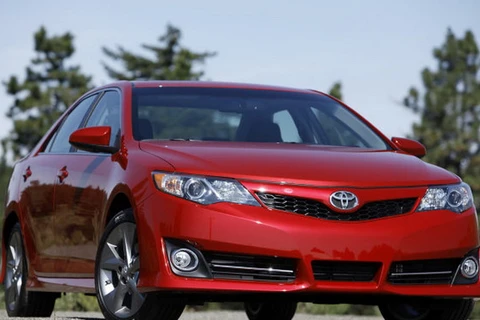 Toyota mang mẫu Camry đời 2015 cách tân đến New York