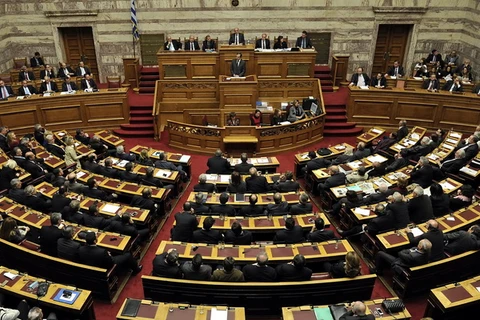Hy Lạp thông qua dự luật cải cách để đổi lấy cứu trợ
