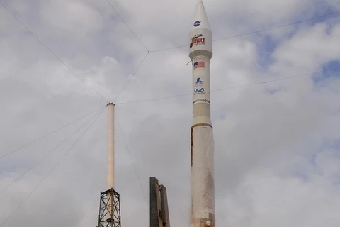 Tên lửa Falcon 9 rời khỏi bệ phóng mang theo khoang chứa hàng và vật liệu Dragon CRS3 lên ISS. (Nguồn: AFP/TTXVN)