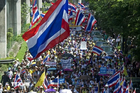 Biểu tình phản đối Chính phủ tiếp diễn tại thủ đô Bangkok ngày 12/5. (Nguồn: AFP/TTXVN)