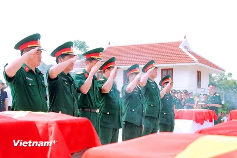 Điện Biên truy điệu, an táng 29 hài cốt liệt sỹ hy sinh ở Lào