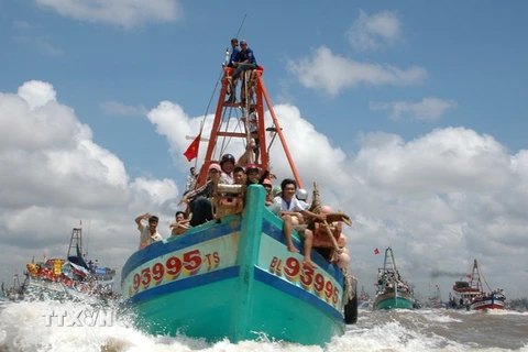 Ngư dân Bạc Liêu bám biển khai thác, bảo vệ lãnh hải