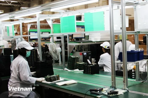 Một dây chuyền sản xuất linh kiện điện tử liên doanh với Đài Loan tại thành phố Plzen. (Ảnh: Trần Quang Vinh/Vietnam+)