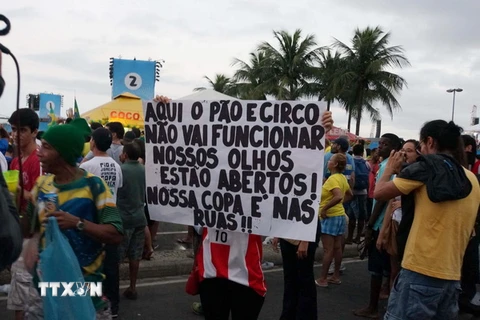Người biểu tình ở Brazil vẫn rất hâm mộ bóng đá