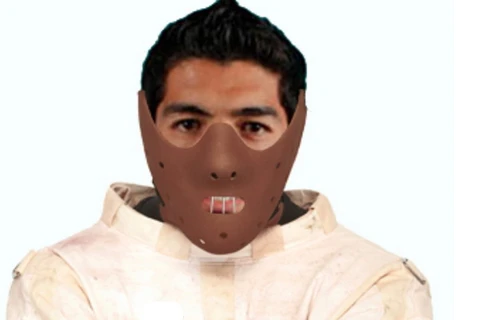 Nạn nhân mất tai Holyfield lên tiếng vụ Suarez cắn Chiellini