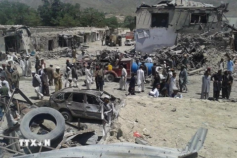 Các tay súng Taliban bắn chết 15 người ở miền Trung Afghanistan