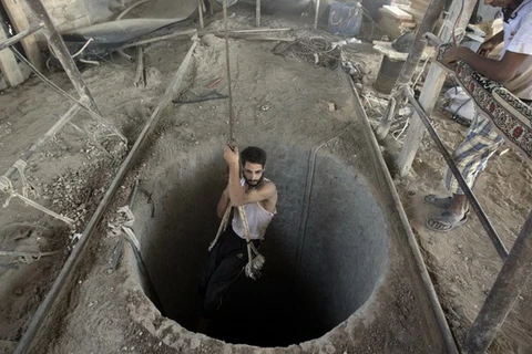 Ai Cập phá hủy 13 đường hầm nối liền với Dải Gaza