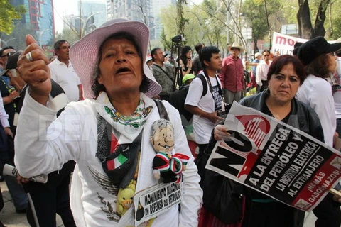 Biểu tình rầm rộ phản đối cải cách năng lượng tại Mexico