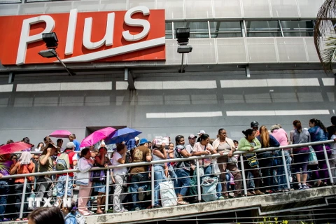 Đa số người dân Venezuela đồng tình việc nâng giá xăng dầu