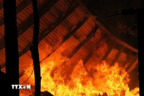 Cháy dữ dội ở công ty bông vải, thiêu rụi hơn 300 tấn hàng