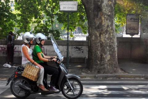 Xuất hiện phiên bản dịch vụ "xe ôm Việt Nam" ở thủ đô Rome