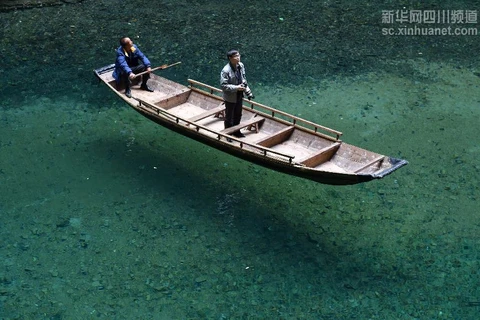 [Photo] Chiêm ngưỡng khe nước "thần tiên" trong vắt ở Trung Quốc