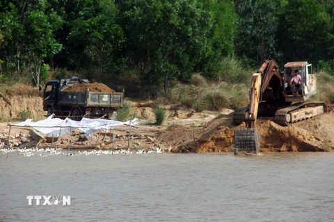 Quảng Nam lập trạm kiểm tra chống nạn khai thác cát trái phép
