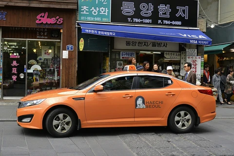 Doanh nhân Việt nhận lại 170.000 USD bỏ quên trên taxi ở Seoul