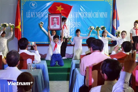 Kỷ niệm ngày sinh Chủ tịch Hồ Chí Minh tại Anh và Campuchia