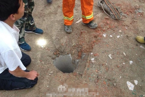 [Photo] Hiện trường vụ giải cứu bé trai rơi xuống giếng sâu 30m