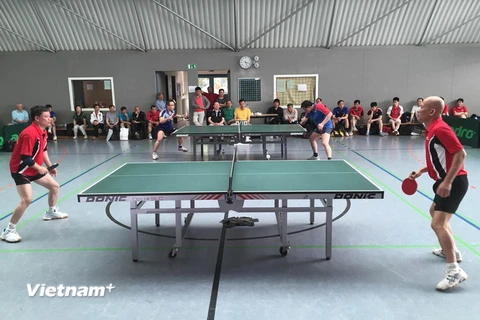 Các tay vợt thi đấu tại giải. (Ảnh: Mạnh Hùng/Vietnam+)