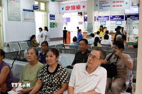 Từ ngày 21 đến 28/5, Bệnh viện Xanh Pôn tiếp nhận khám gần 8.500 lượt bệnh. (Ảnh: Dương Ngọc/TTXVN)