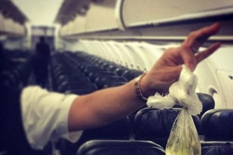 [Photo] Tố cáo "50 sắc thái" của hành khách trên máy bay