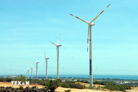 Hệ thống điện gió tại huyện Tuy Phong, Bình Thuận. (Ảnh: Mạnh Linh/TTXVN)