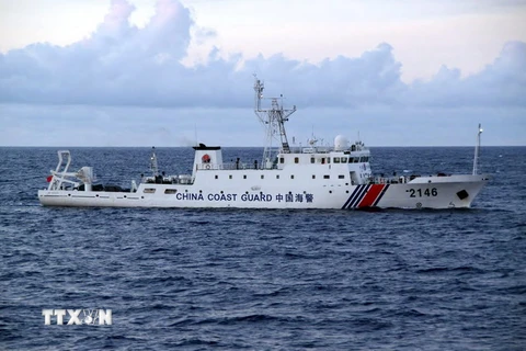 Tàu tuần dương Trung Quốc ở gần vùng đảo tranh chấp trên biển Hoa Đông hồi năm 2013. (Nguồn: AFP/ TTXVN)