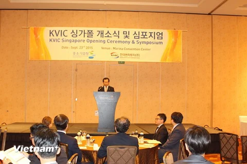 Đại diện Tổng công ty Đầu tư Mạo hiểm Hàn Quốc (KVIC) phát biểu tại lễ ký kết ngày 23/9. (Ảnh: Lê Hải/​Vietnam+)